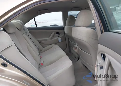 2010 Toyota Camry Base z USA, uszkodzony, nr VIN 4T1BF3EK3AU045264